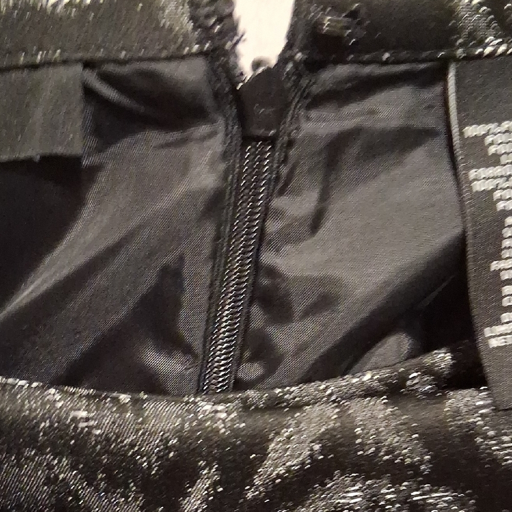 Le Suit Black and Silver Patterned Pencil Skirt - Picture 9 of 9